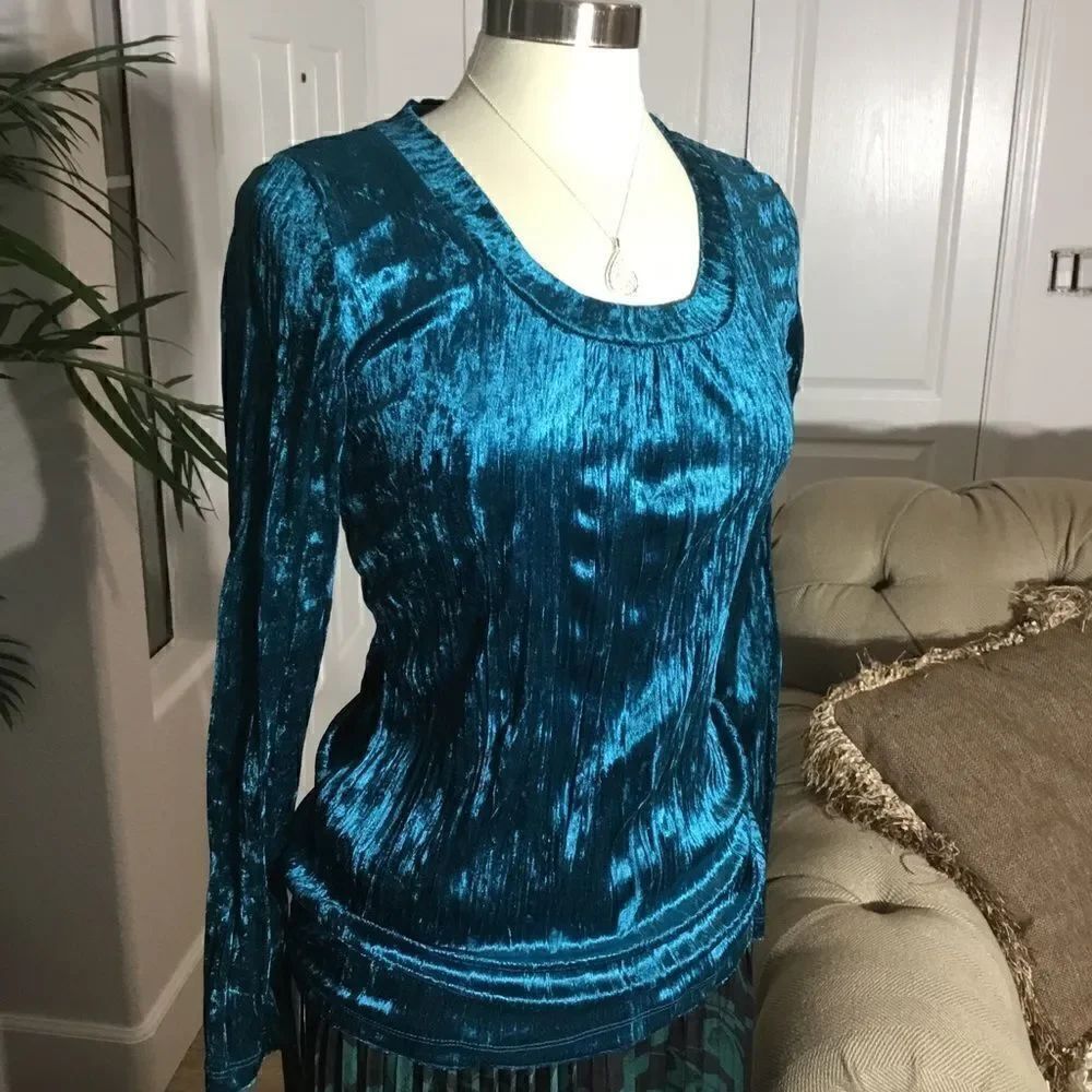 BLOUSE CRUSHED VELOUR SCOOP NECK LONG SLEEVE - Picture 5 of 5